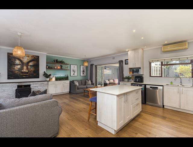 4 BEDROOM FREEHOLD FOR SALE IN TABLE VIEW